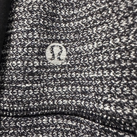 Lululemon two tone yoga or gym jacket. Mixed fabric, perfect for errands - Picture 5 of 7